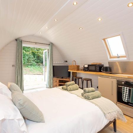The Plough Inn Cabins Ramsden Esterno foto