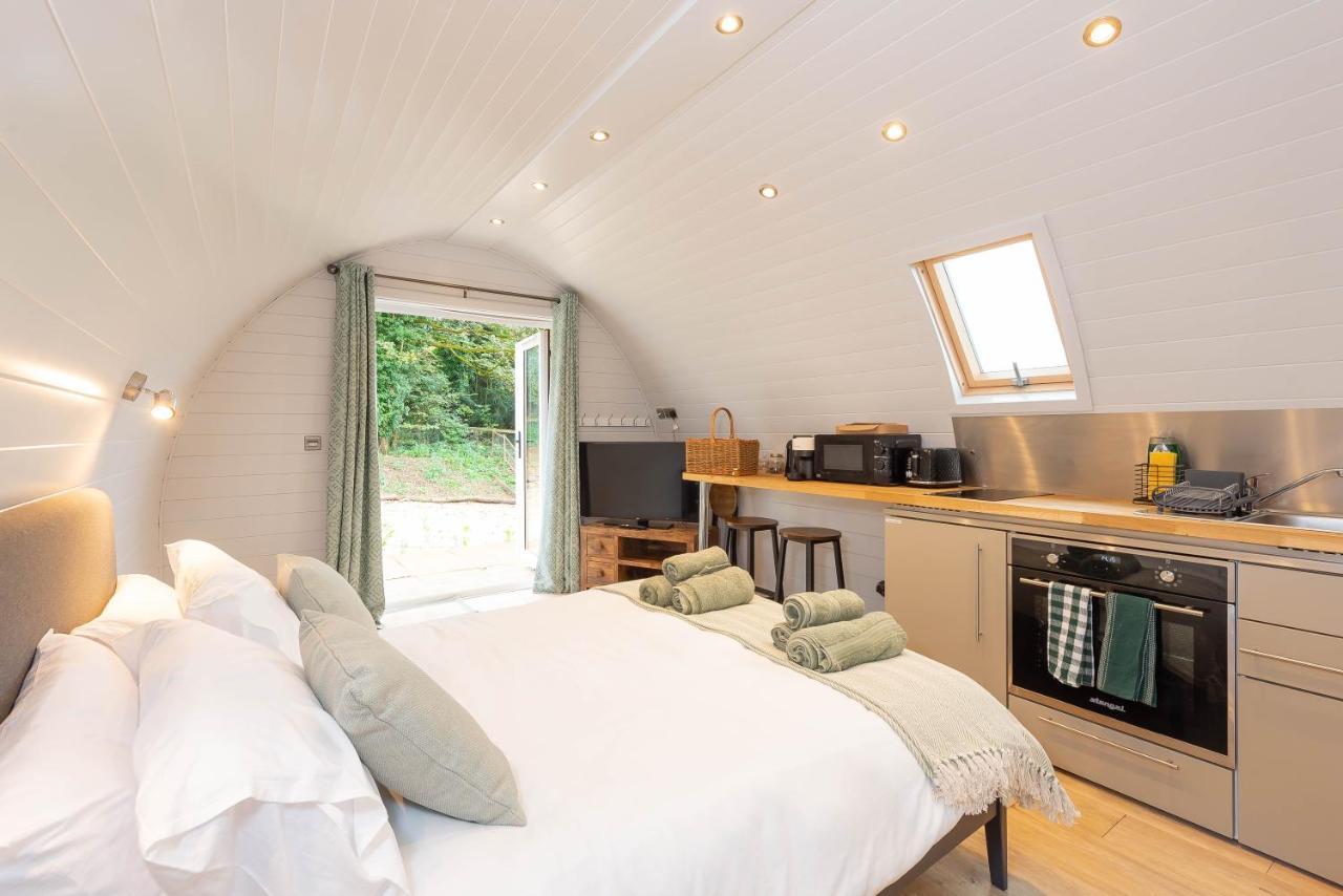 The Plough Inn Cabins Ramsden Esterno foto