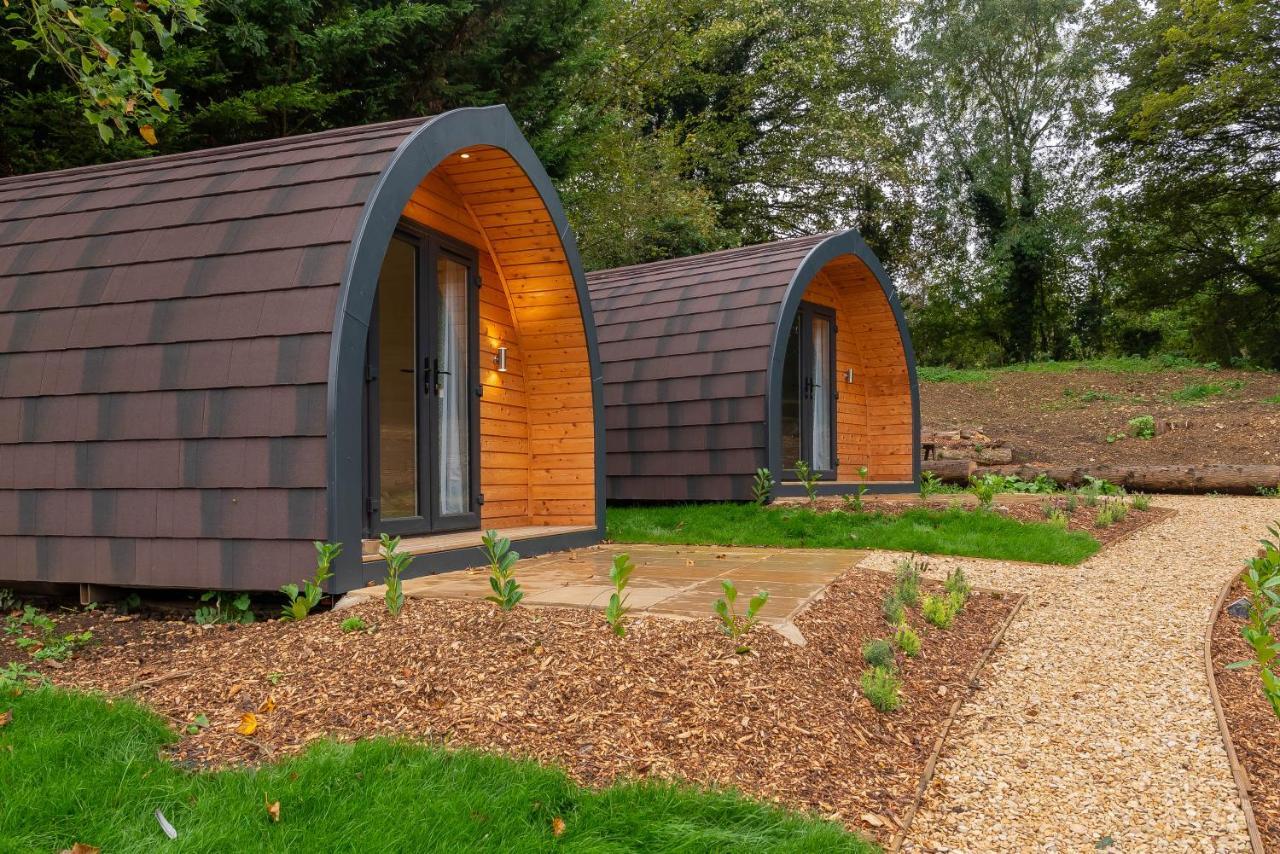 The Plough Inn Cabins Ramsden Esterno foto