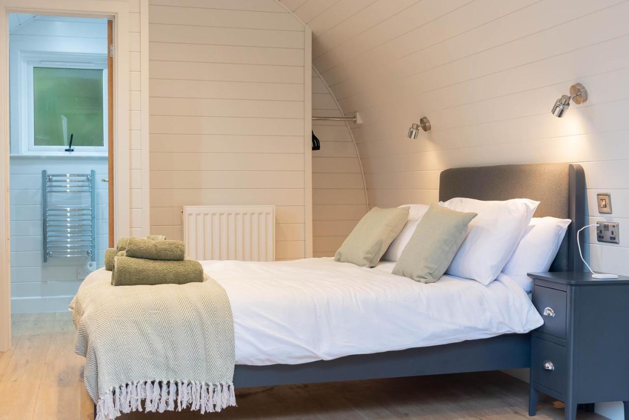 The Plough Inn Cabins Ramsden Esterno foto